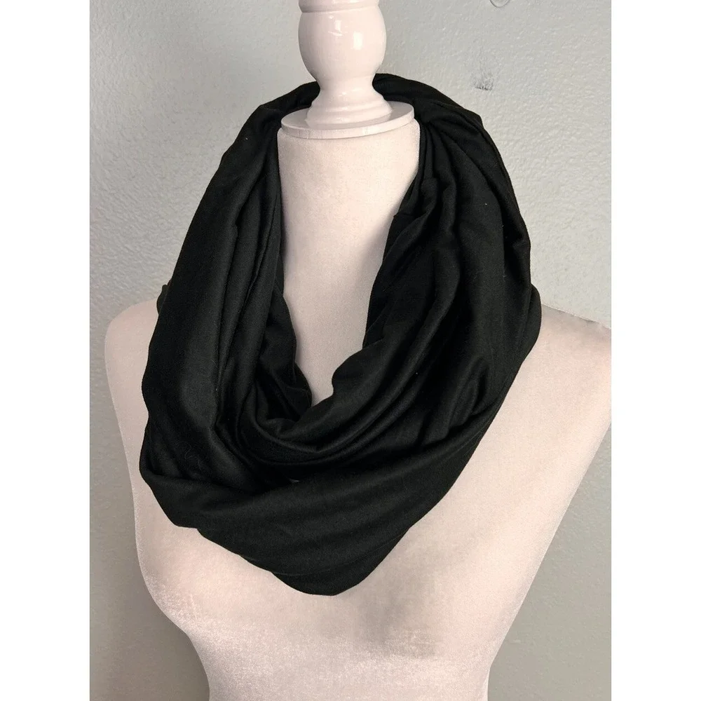 Beyond Yoga Womens Hidden Pocket Infinity Scarf Black One Size Lightweight NWT‎